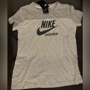 BRAND NEW WITH TAGS Women’s Nike short sleeve shirt! Gray size medium